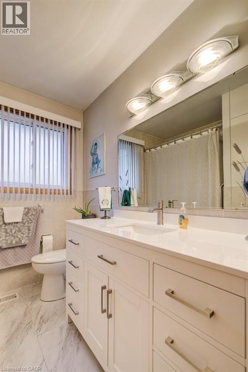 131 Thunderbird Drive, Cambridge, ON - Indoor Photo Showing Bathroom