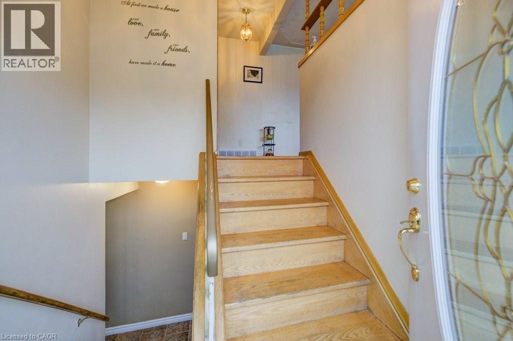 131 Thunderbird Drive, Cambridge, ON - Indoor Photo Showing Other Room