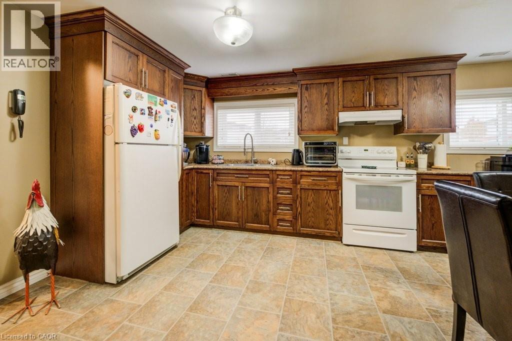 131 Thunderbird Drive, Cambridge, ON - Indoor Photo Showing Kitchen