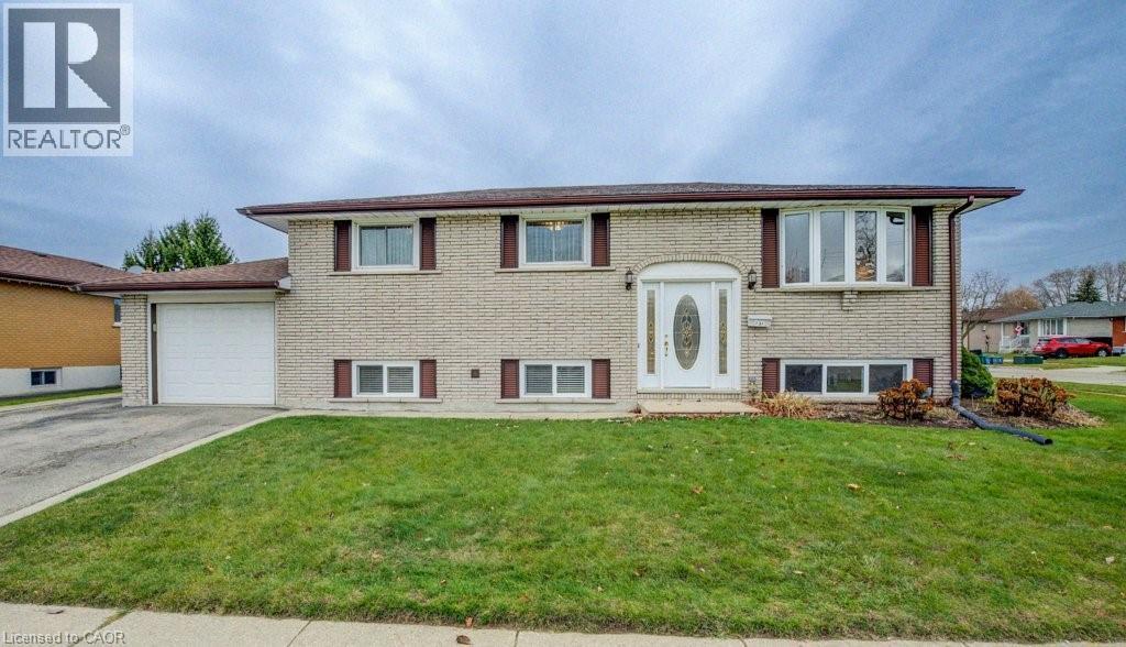 131 Thunderbird Drive, Cambridge, ON - Outdoor With Facade