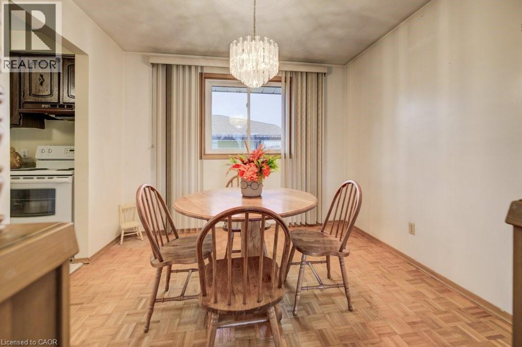 131 Thunderbird Drive, Cambridge, ON - Indoor Photo Showing Dining Room