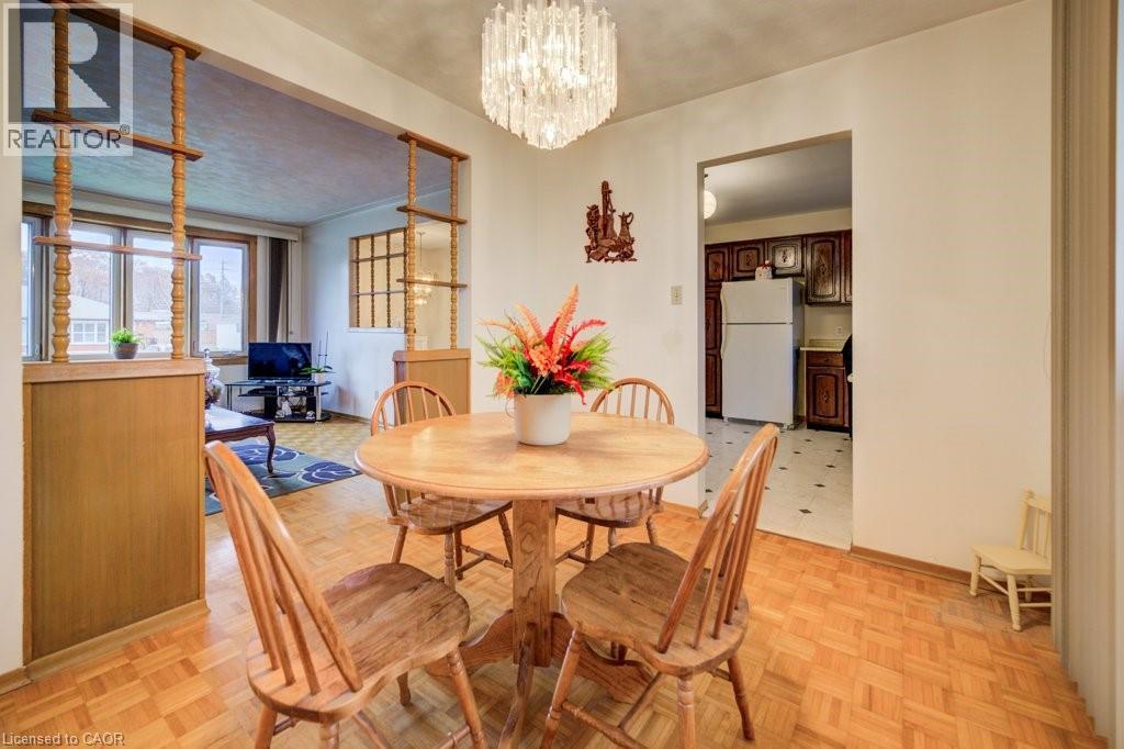 131 Thunderbird Drive, Cambridge, ON - Indoor Photo Showing Dining Room