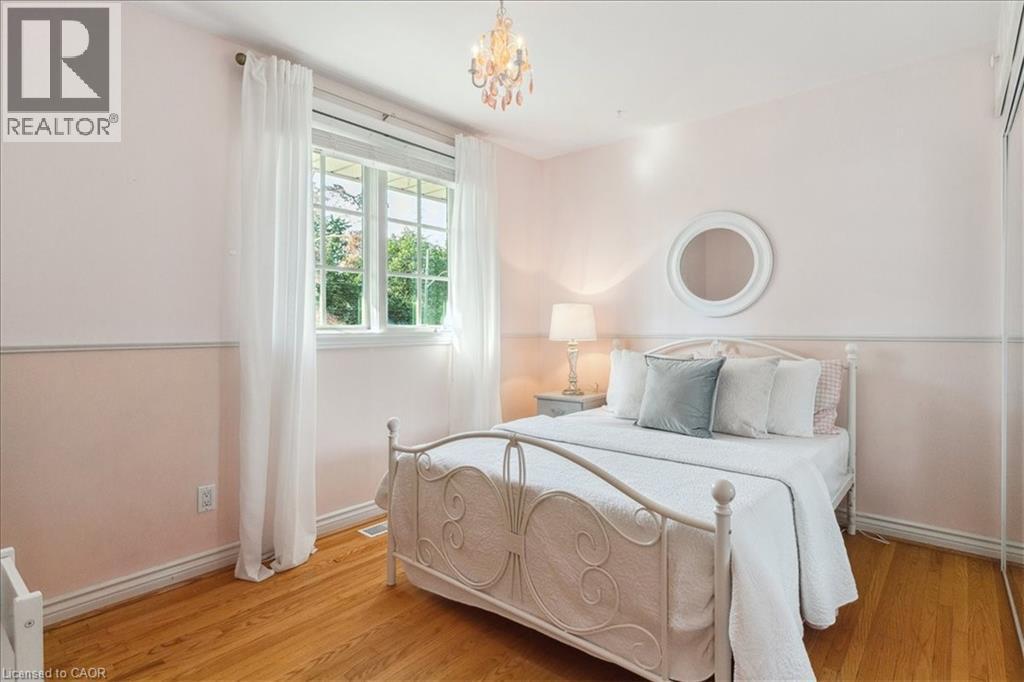 1424 Indian Road, Mississauga, ON - Indoor Photo Showing Bedroom