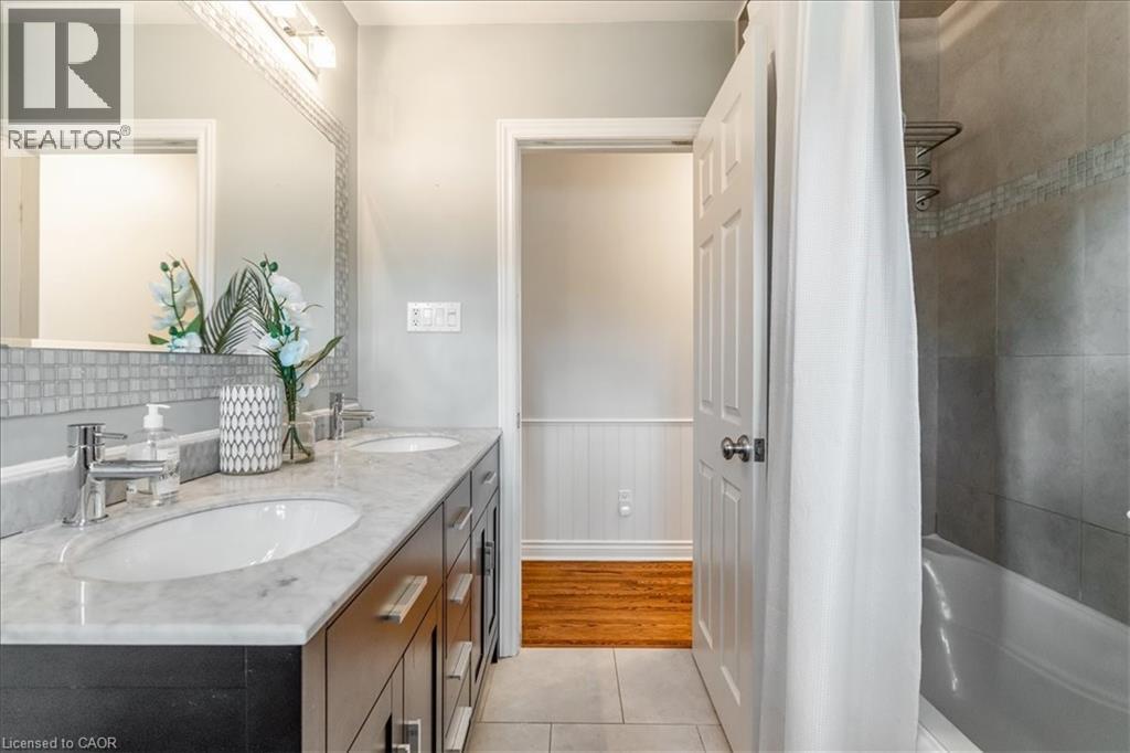 1424 Indian Road, Mississauga, ON - Indoor Photo Showing Bathroom