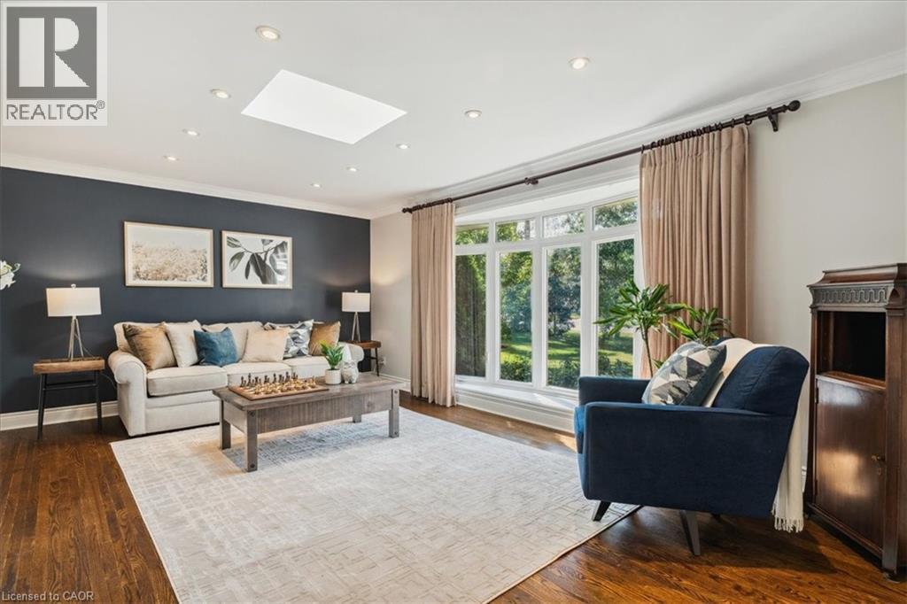 1424 Indian Road, Mississauga, ON - Indoor Photo Showing Living Room