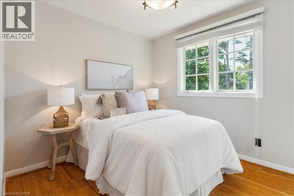 1424 Indian Road, Mississauga, ON - Indoor Photo Showing Bedroom
