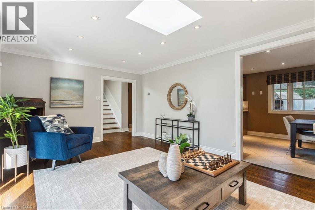 1424 Indian Road, Mississauga, ON - Indoor Photo Showing Living Room