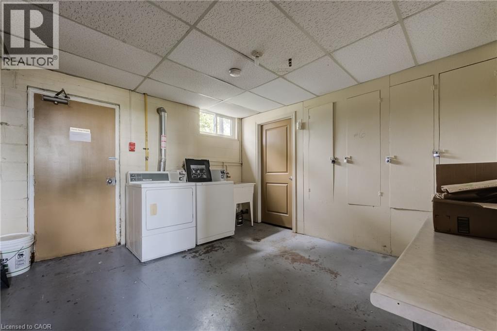 125 Schlueter Street, Cambridge, ON - Indoor Photo Showing Laundry Room