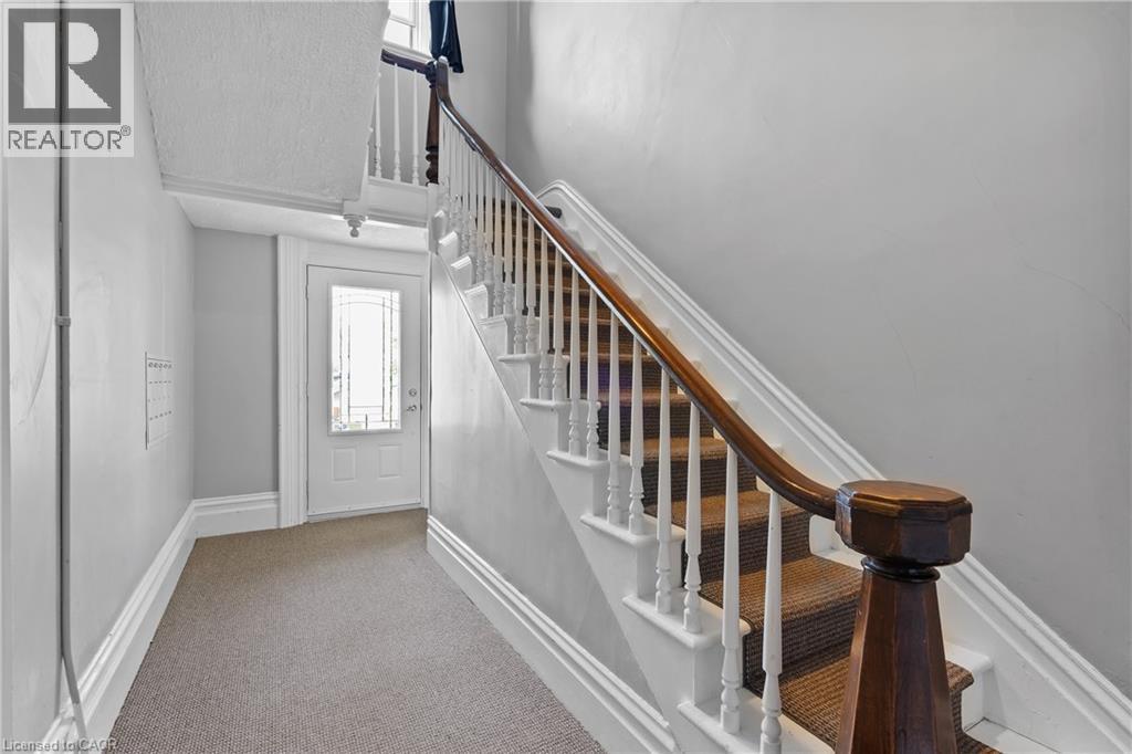 Staircase featuring carpet flooring and baseboards - 5368 Menzie Street, Niagara Falls, ON - Indoor Photo Showing Other Room