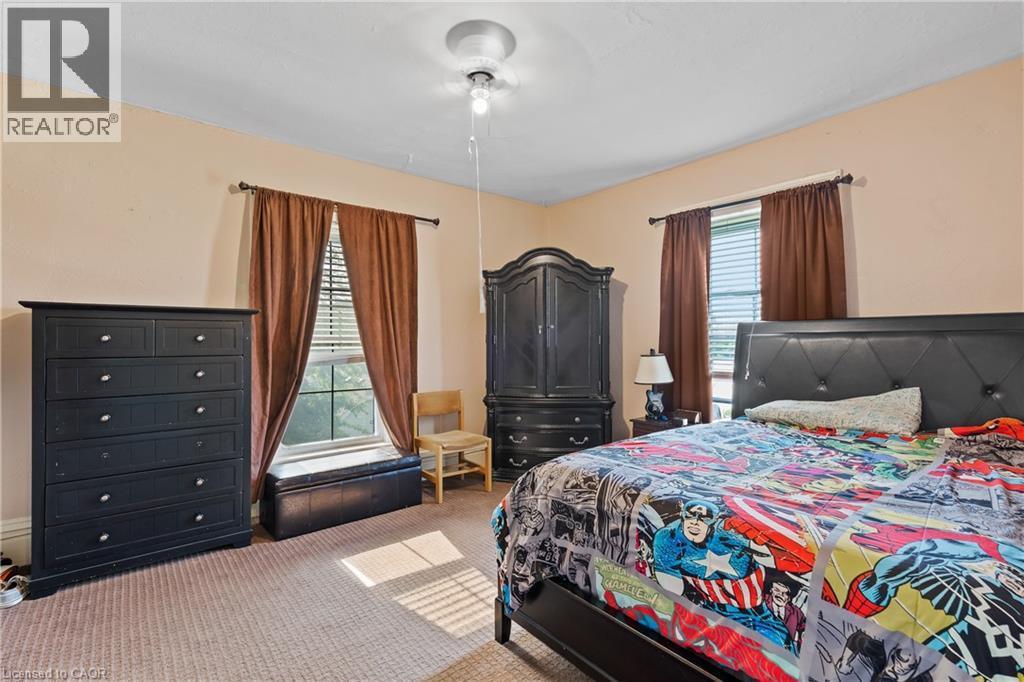 Bedroom with carpet floors - 5368 Menzie Street, Niagara Falls, ON - Indoor Photo Showing Bedroom