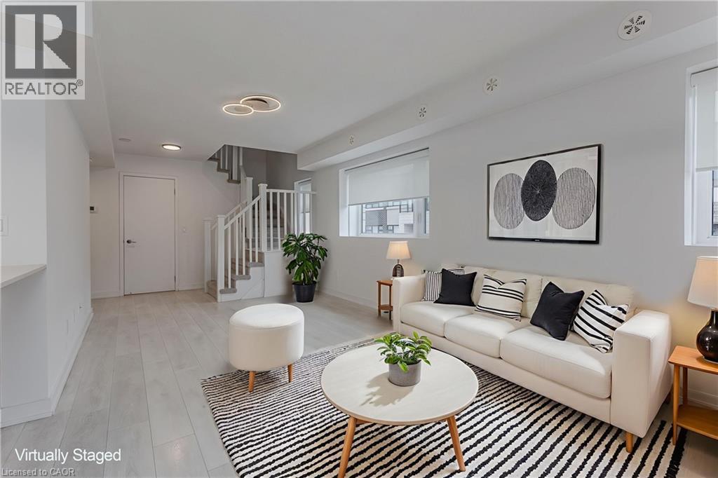 1133 Cooke Boulevard Unit# 815, Burlington, ON - Indoor Photo Showing Living Room
