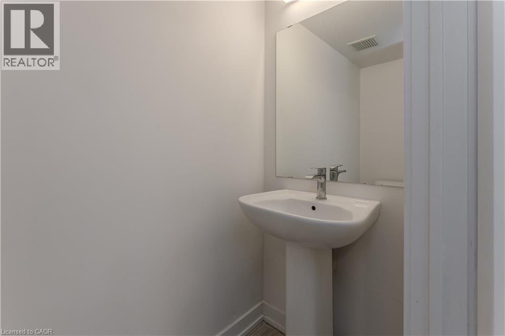 1133 Cooke Boulevard Unit# 815, Burlington, ON - Indoor Photo Showing Bathroom