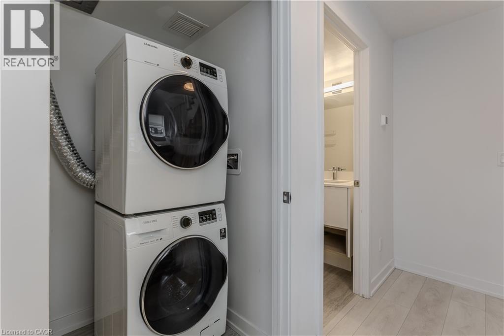 1133 Cooke Boulevard Unit# 815, Burlington, ON - Indoor Photo Showing Laundry Room