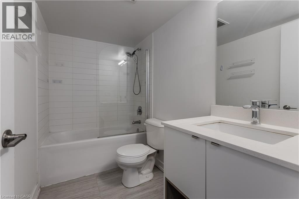 1133 Cooke Boulevard Unit# 815, Burlington, ON - Indoor Photo Showing Bathroom