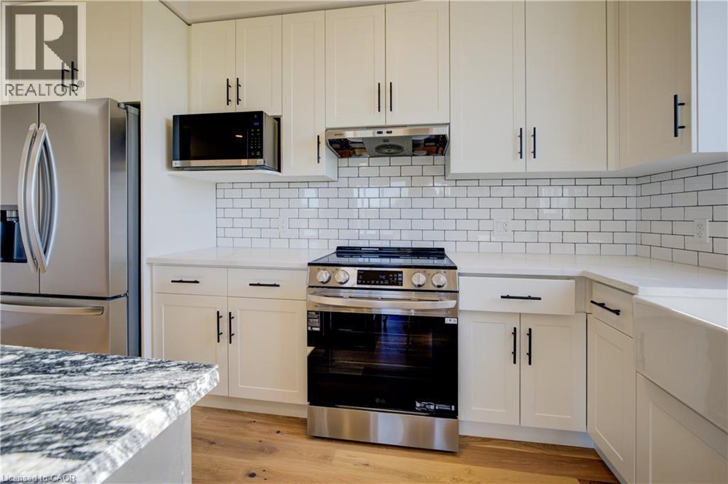 117 Thackeray Way, Harriston, ON - Indoor Photo Showing Kitchen With Upgraded Kitchen