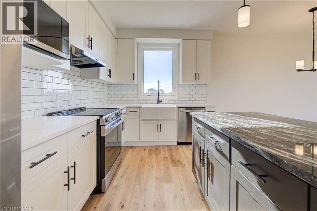 117 Thackeray Way, Harriston, ON - Indoor Photo Showing Kitchen With Upgraded Kitchen