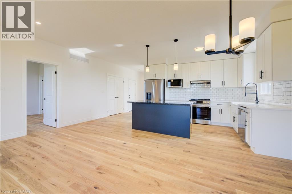 117 Thackeray Way, Harriston, ON - Indoor Photo Showing Kitchen With Upgraded Kitchen