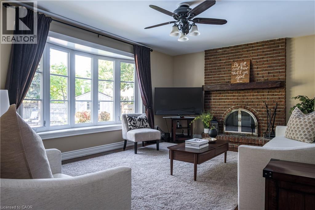 1577 Old Spar Court, Mississauga, ON - Indoor Photo Showing Living Room With Fireplace