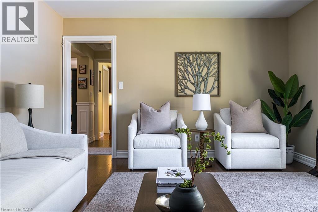 1577 Old Spar Court, Mississauga, ON - Indoor Photo Showing Living Room