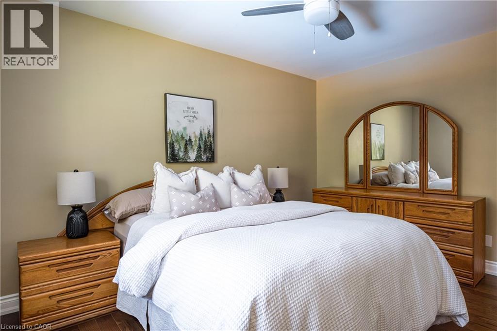 1577 Old Spar Court, Mississauga, ON - Indoor Photo Showing Bedroom