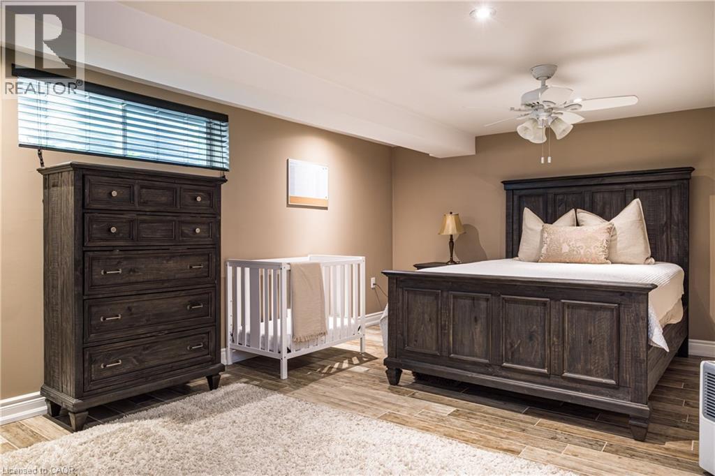 1577 Old Spar Court, Mississauga, ON - Indoor Photo Showing Bedroom