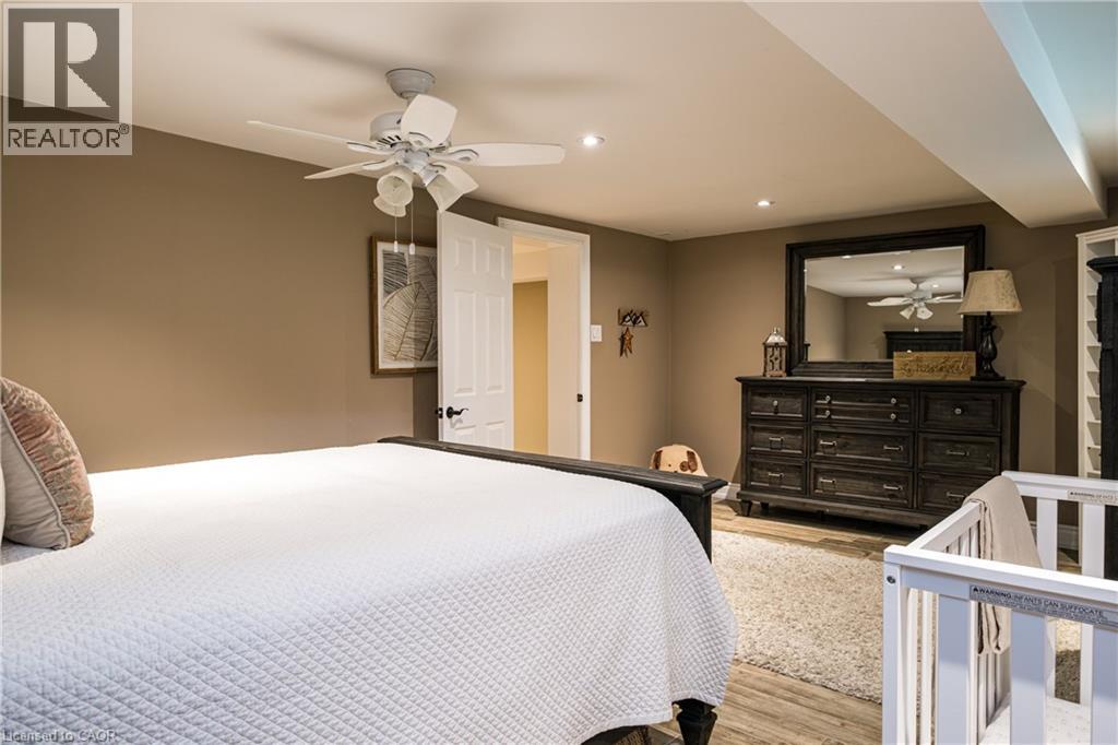 1577 Old Spar Court, Mississauga, ON - Indoor Photo Showing Bedroom