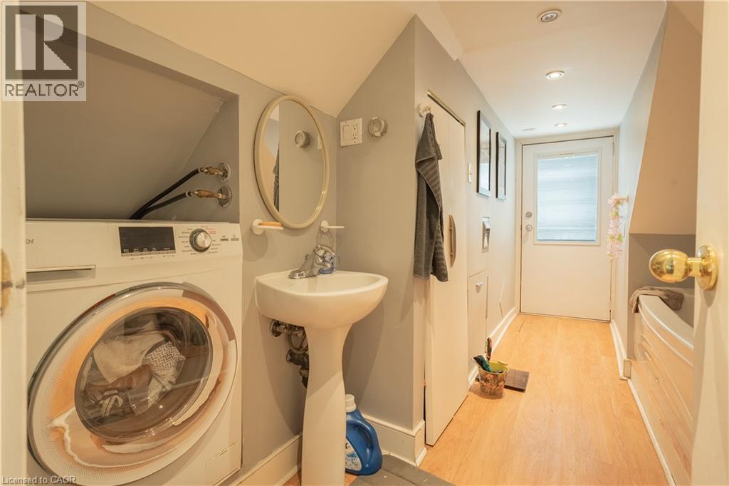 175 Burris Street, Hamilton, ON - Indoor Photo Showing Laundry Room