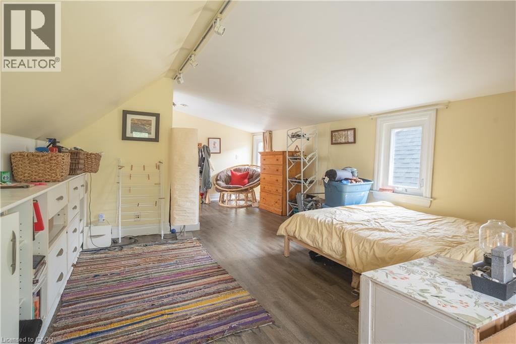 175 Burris Street, Hamilton, ON - Indoor Photo Showing Bedroom