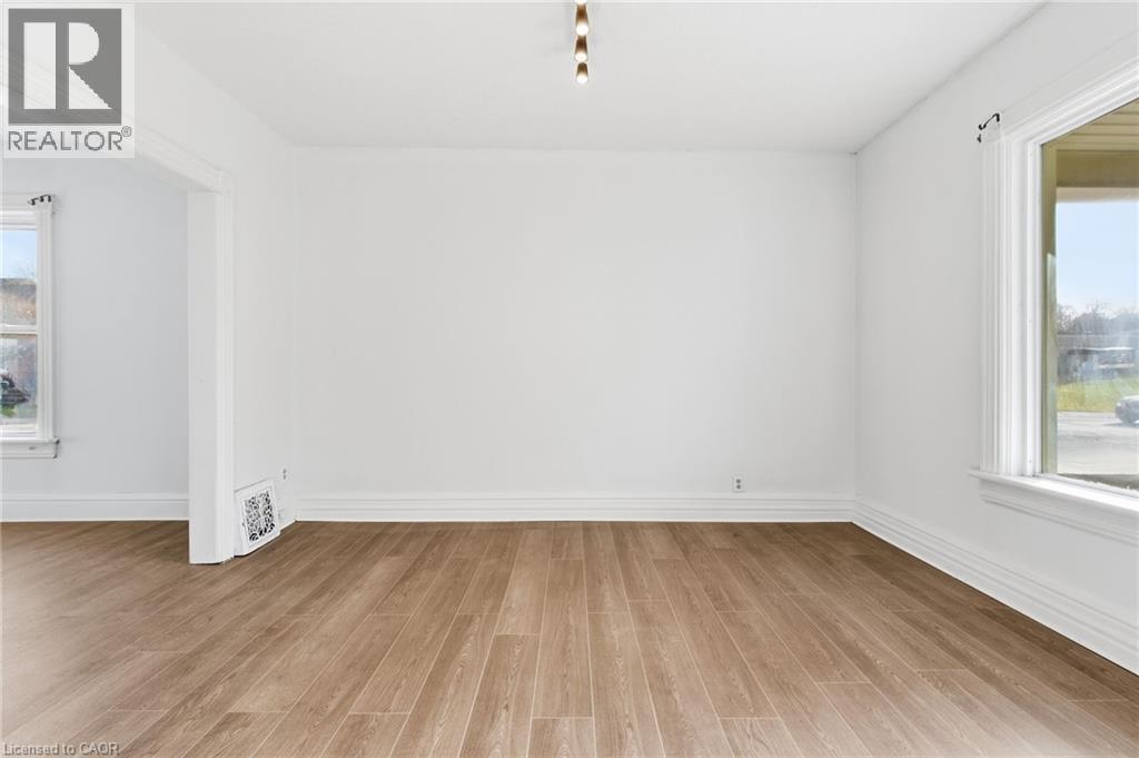 10 Walnut Street, Cambridge, ON - Indoor Photo Showing Other Room