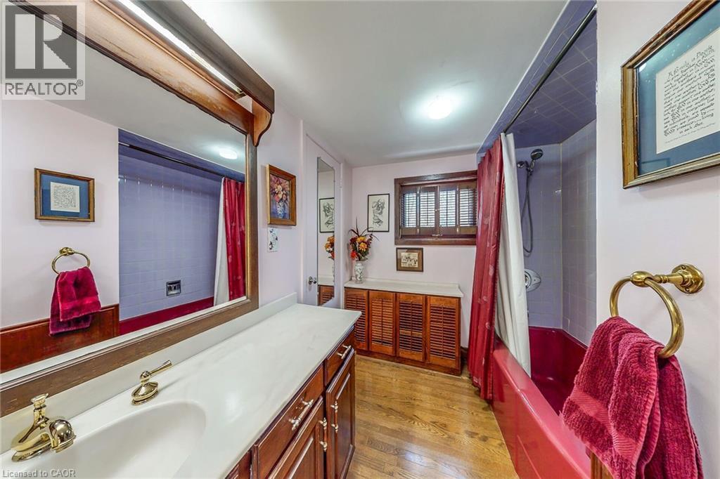 793 Shadeland Avenue, Burlington, ON - Indoor Photo Showing Bathroom