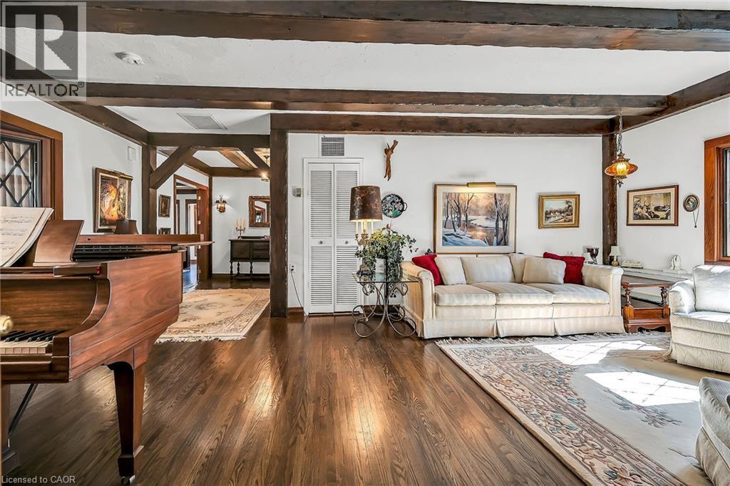 793 Shadeland Avenue, Burlington, ON - Indoor Photo Showing Living Room