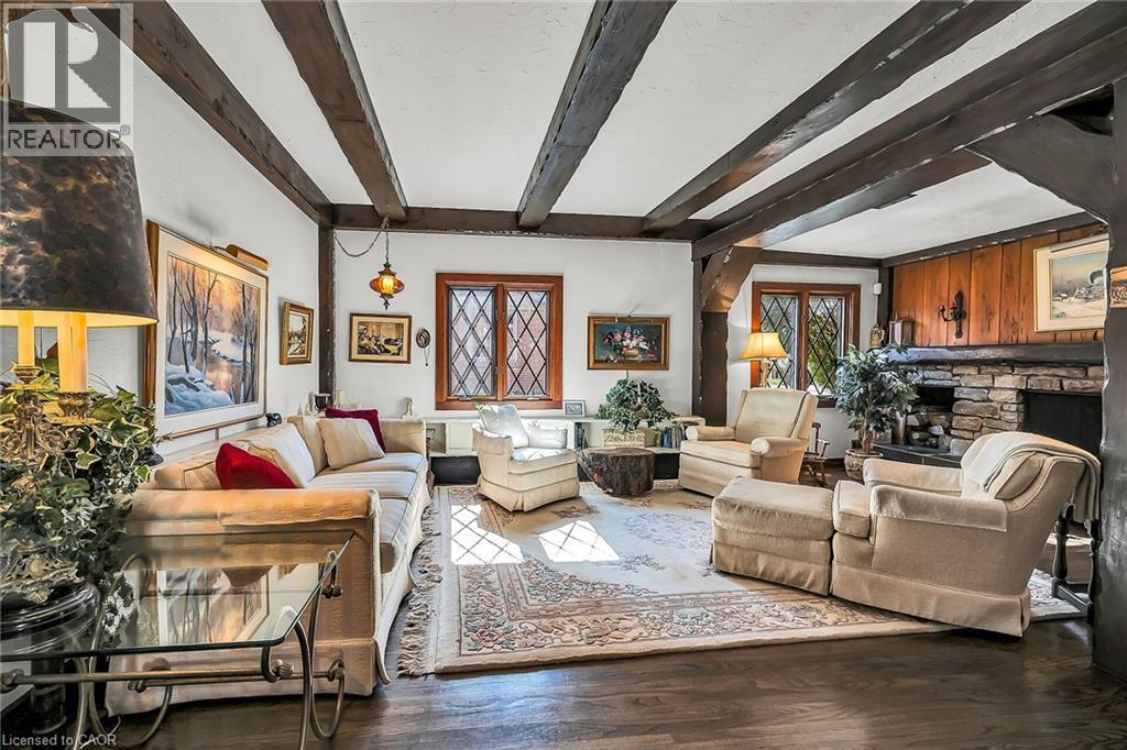 793 Shadeland Avenue, Burlington, ON - Indoor Photo Showing Living Room