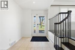 Larger, bright foyer -