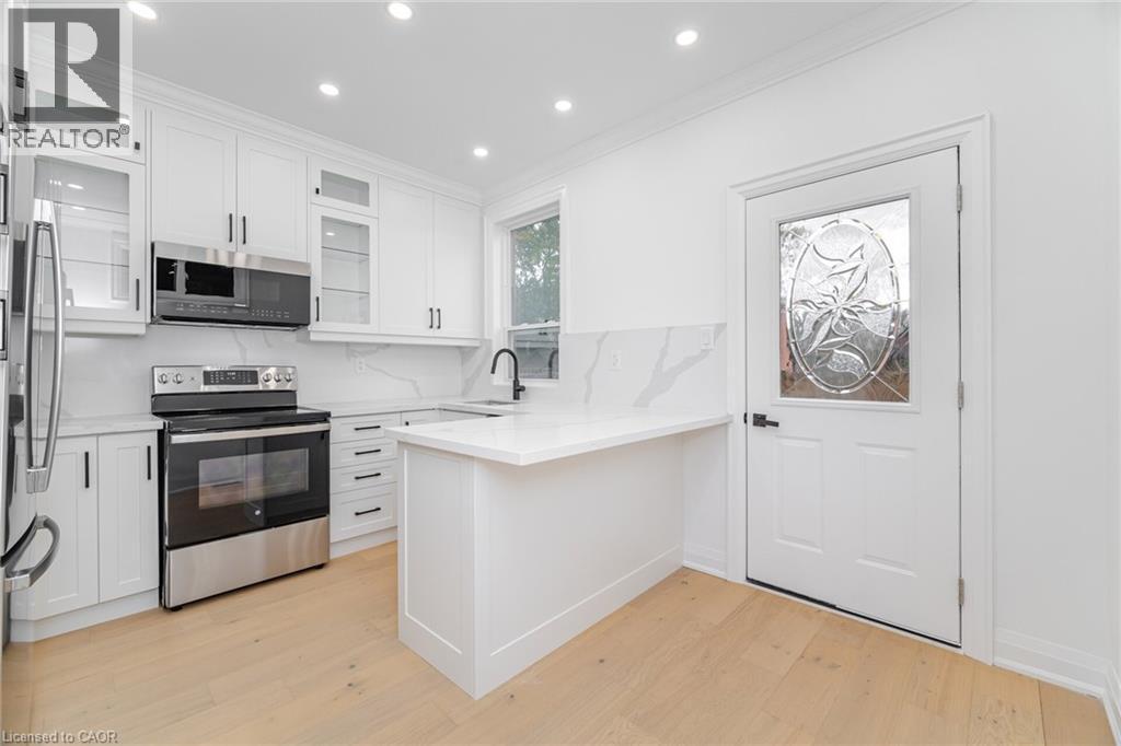 285 Charlton Avenue W, Hamilton, ON - Indoor Photo Showing Kitchen With Stainless Steel Kitchen