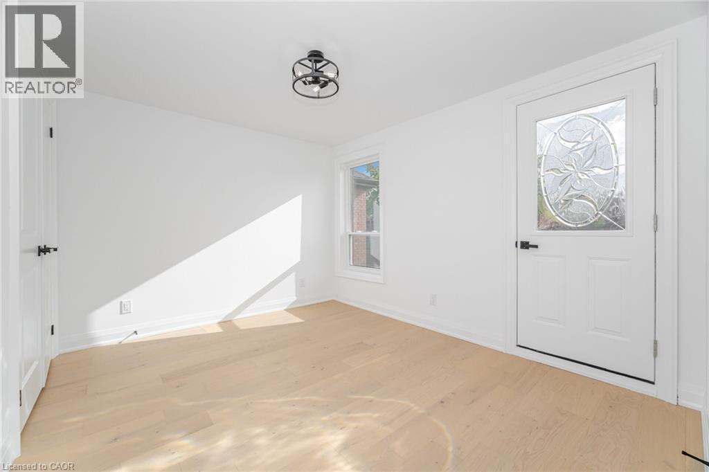 285 Charlton Avenue W, Hamilton, ON - Indoor Photo Showing Other Room