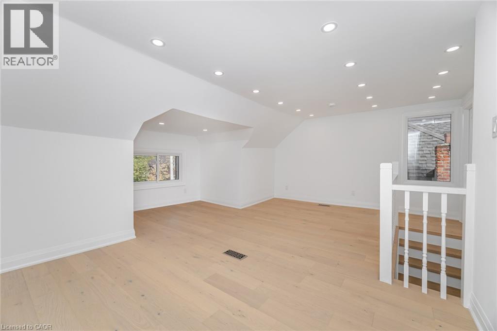 285 Charlton Avenue W, Hamilton, ON - Indoor Photo Showing Other Room