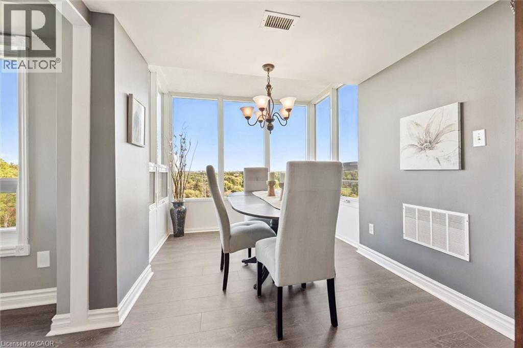 237 King Street W Unit# 703, Cambridge, ON - Indoor Photo Showing Dining Room