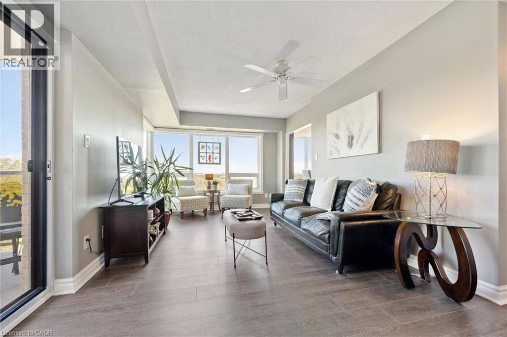 237 King Street W Unit# 703, Cambridge, ON - Indoor Photo Showing Living Room