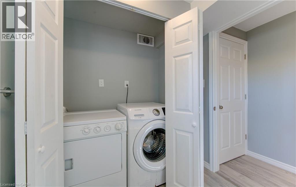 1493 Queens Boulevard, Kitchener, ON - Indoor Photo Showing Laundry Room
