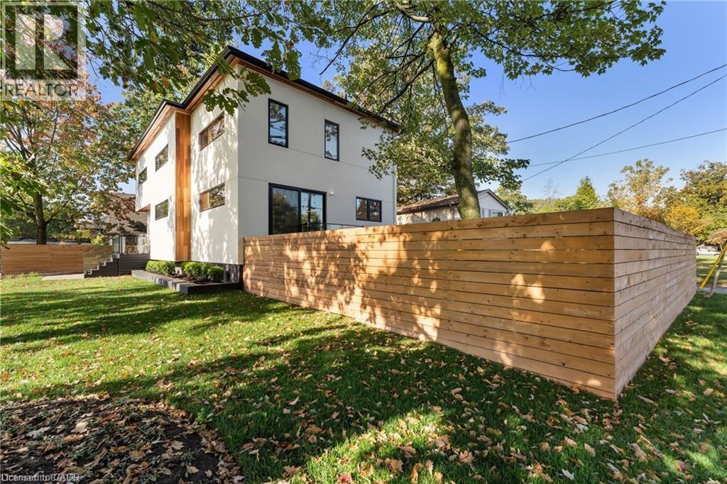 5427 Anthony Place, Burlington, ON - Outdoor