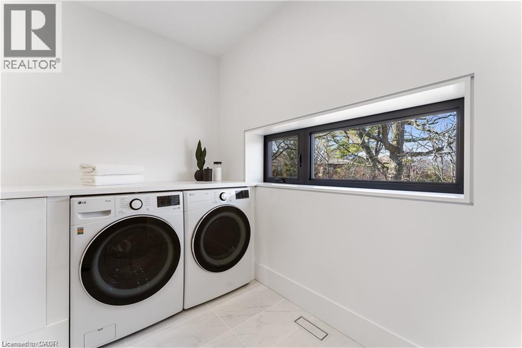 5427 Anthony Place, Burlington, ON - Indoor Photo Showing Laundry Room