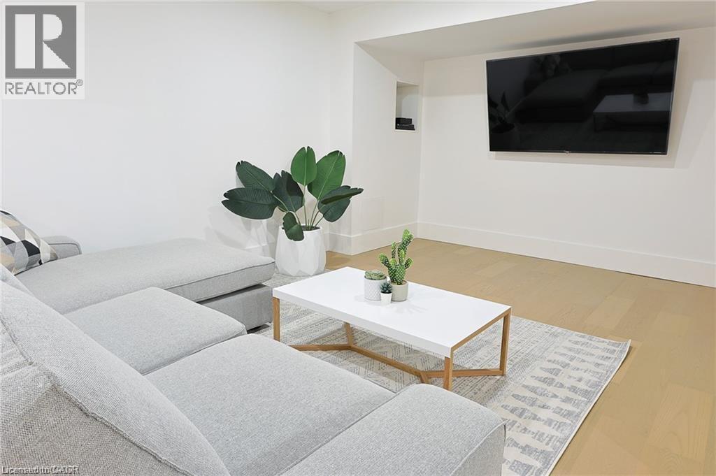 5427 Anthony Place, Burlington, ON - Indoor Photo Showing Living Room
