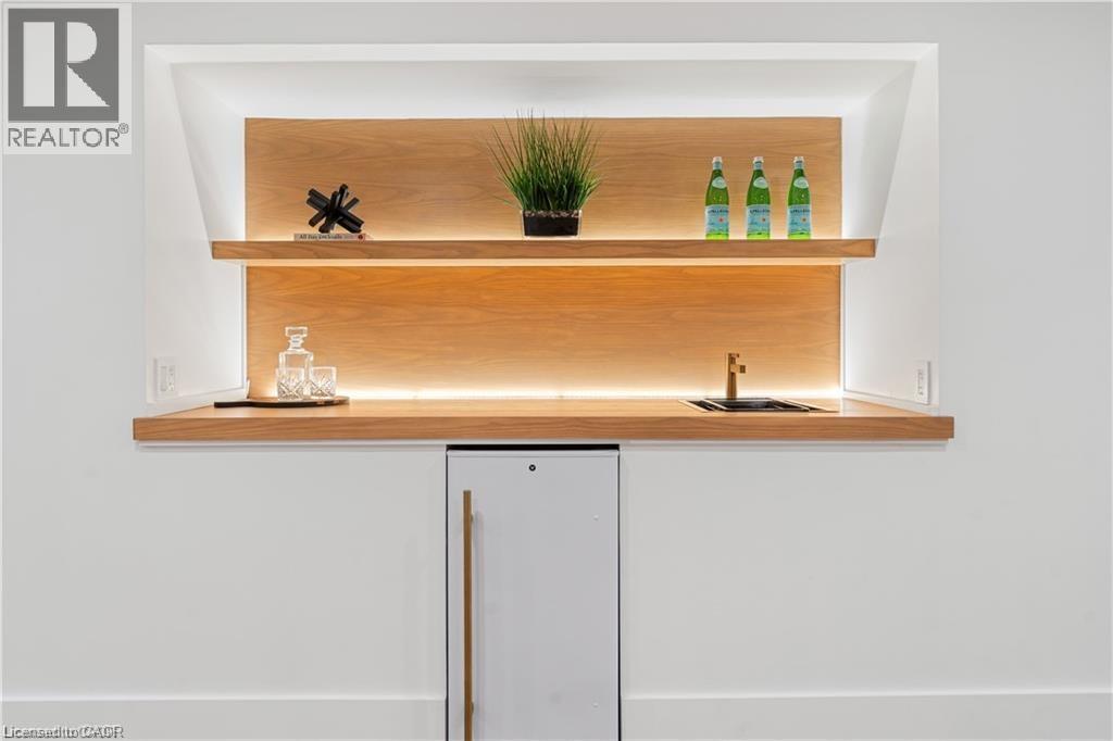 5427 Anthony Place, Burlington, ON - Indoor Photo Showing Other Room