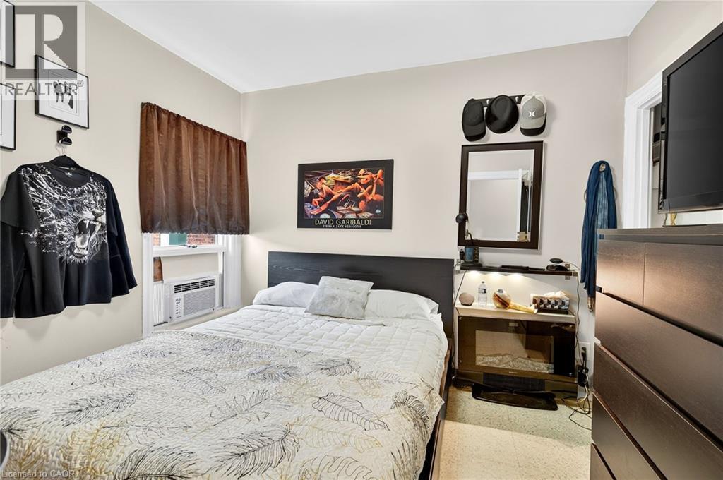 79 Murray Street E, Hamilton, ON - Indoor Photo Showing Bedroom