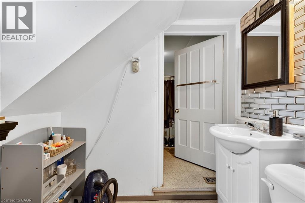 79 Murray Street E, Hamilton, ON - Indoor Photo Showing Bathroom