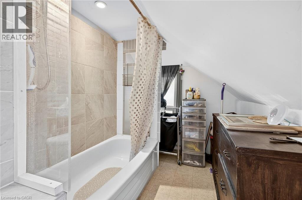 79 Murray Street E, Hamilton, ON - Indoor Photo Showing Bathroom