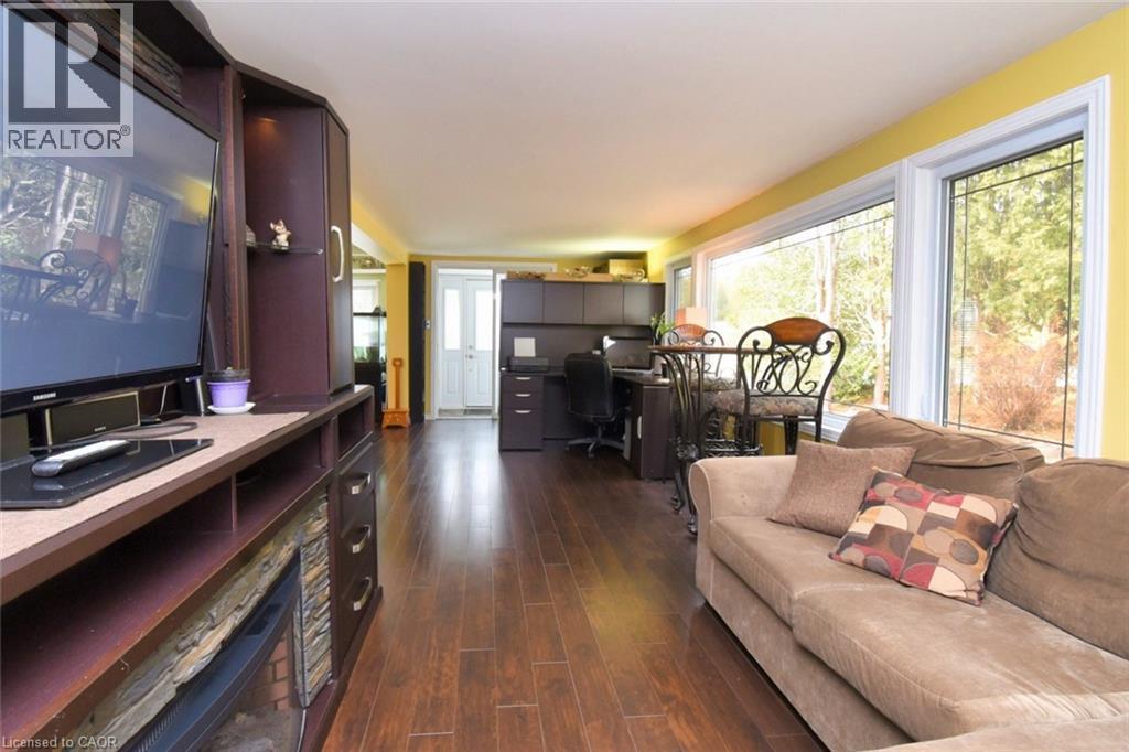 1085 10Th Concession Road W Unit# 77, Flamborough, ON - Indoor Photo Showing Living Room