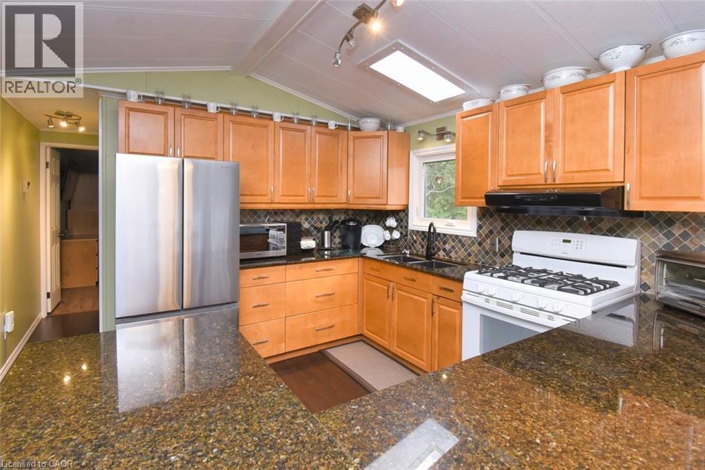 1085 10Th Concession Road W Unit# 77, Flamborough, ON - Indoor Photo Showing Kitchen