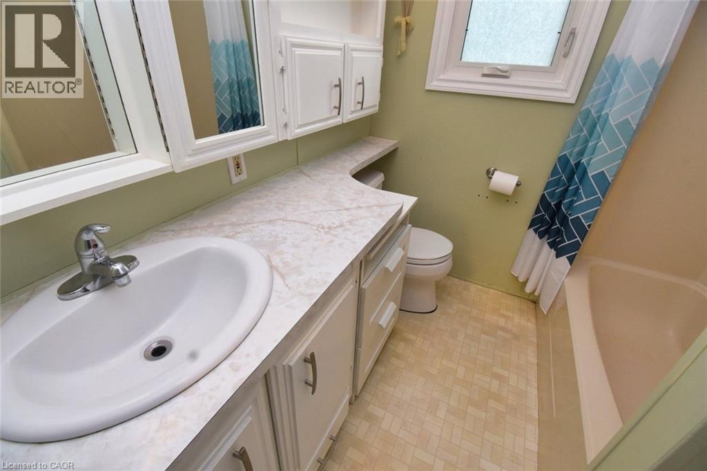 1085 10Th Concession Road W Unit# 77, Flamborough, ON - Indoor Photo Showing Bathroom
