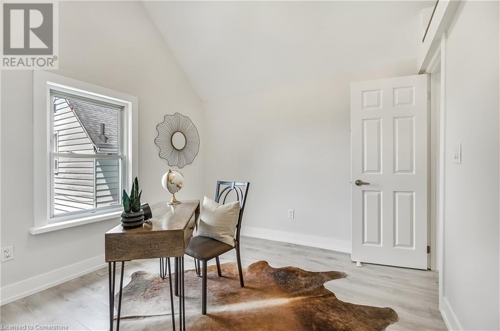 221 Rosslyn Avenue N, Hamilton, ON - Indoor